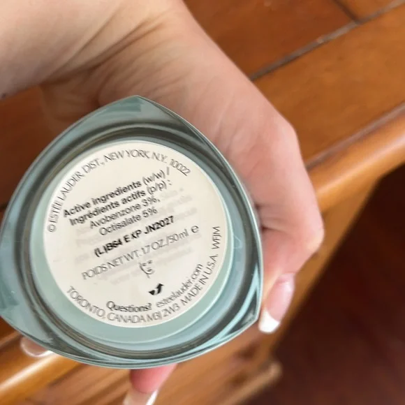 Estée Lauder moisturizer - Picture 4 of 6